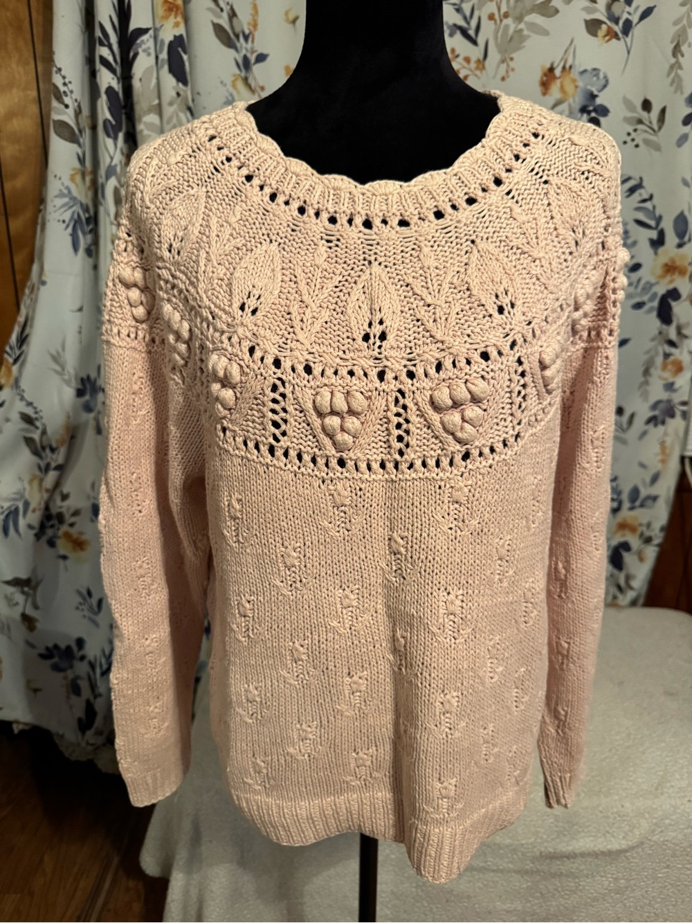 Classic Hand Knit Cape Isle Crewneck Sweater in Light Pink Peach B1
